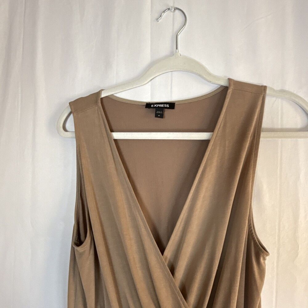 Express Light Brown Plunge Neck Wide Leg Belted Jumpsuit Size Medium Preowned - Picture 8 of 14